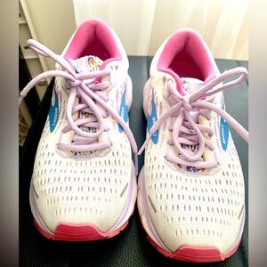 Special Edition| Women’s Brooks “Unity Together” Ghost13 sneakers| size 8